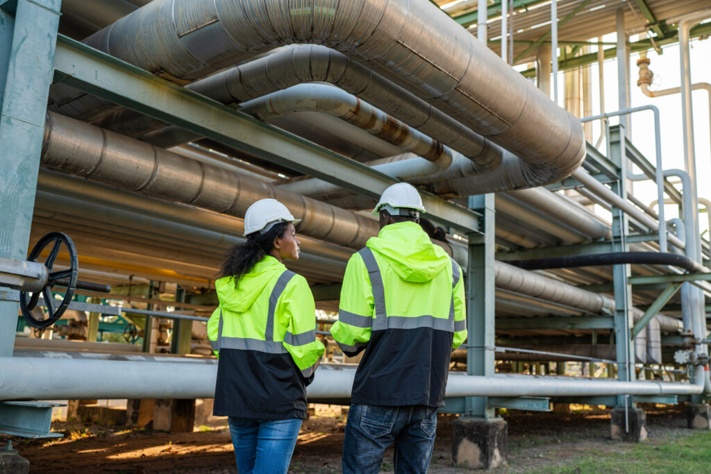 La crisis energética en Europa se ha intensificado debido a la invasión de Ucrania por parte de Rusia desde hace tres años, lo que ha provocado un aumento sin precedentes en los precios del gas natural y ha puesto en riesgo la seguridad energética del continente.