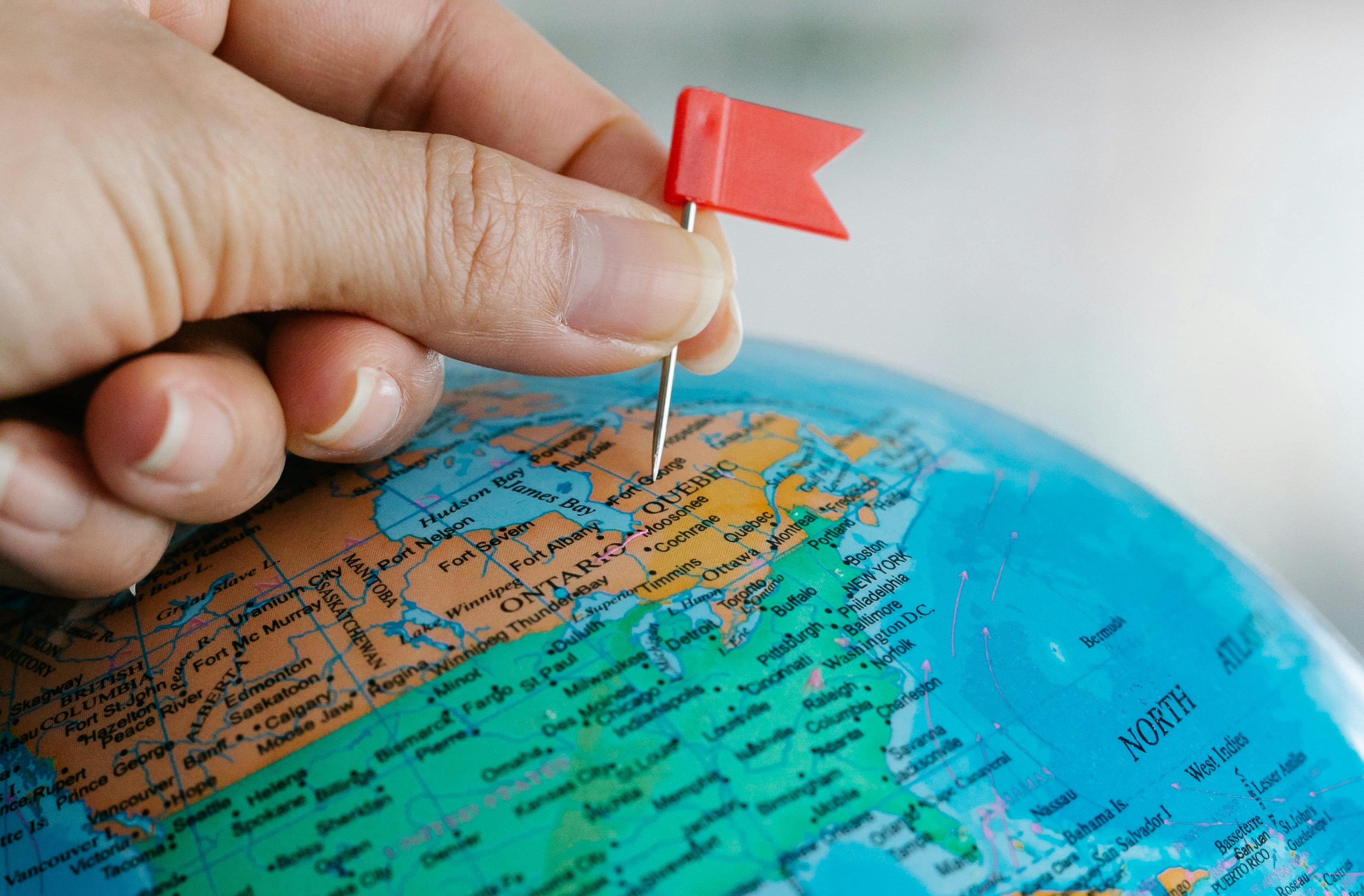 La influencia de las tensiones geopolíticas en la seguridad energética y la transición hacia fuentes limpias